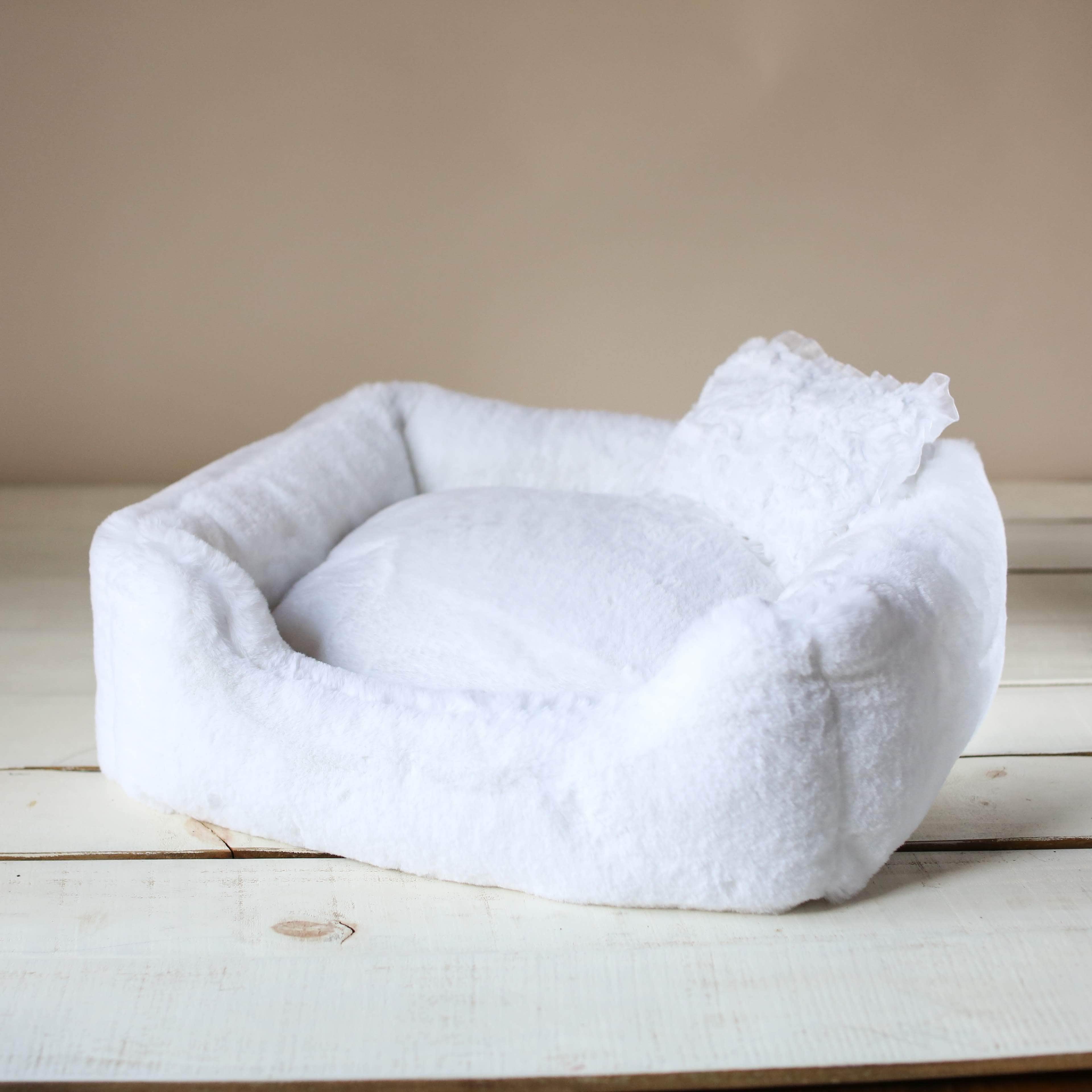 White hotsell dog bed